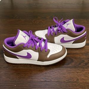 Jordan 1 low Purple Mocha (can fit women size 6)